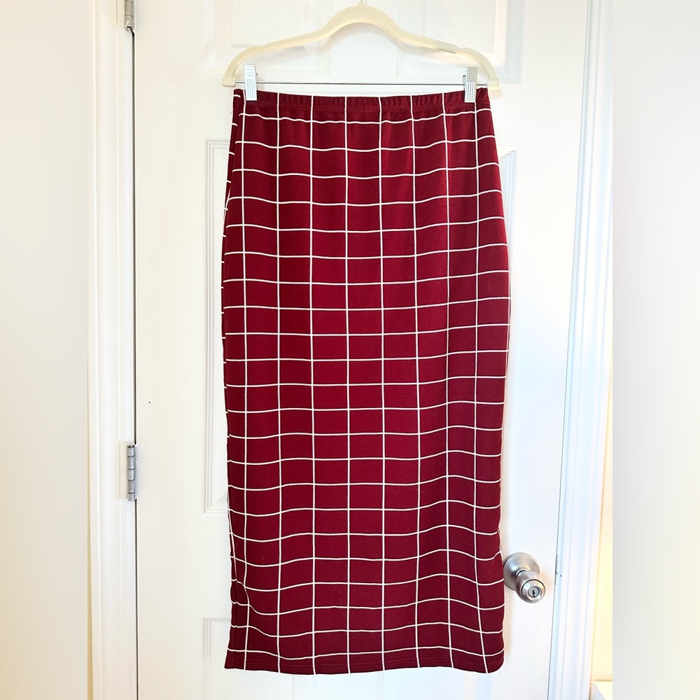 Chic Burgundy Grid Pencil Skirt